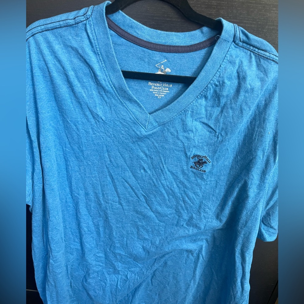 Mens used 3x V-neck Polo shirt blue in color..